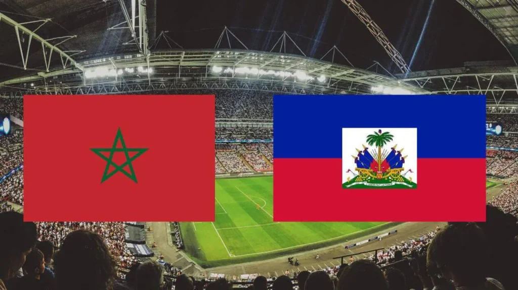 Chaussures de football rouges posées sur un terrain vert de stade